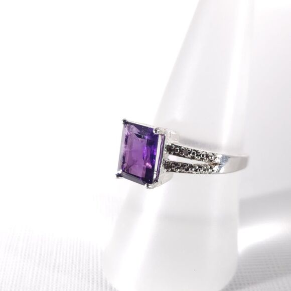 Amethyst Emerald Cut 2.1 Carats Size 7 - Picture 5 of 8